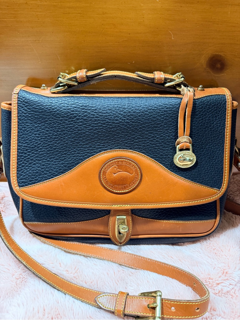 Vintage Dooney & Bourke AWL Carrier Crossbody Bag Navy Blue British Tan USA
